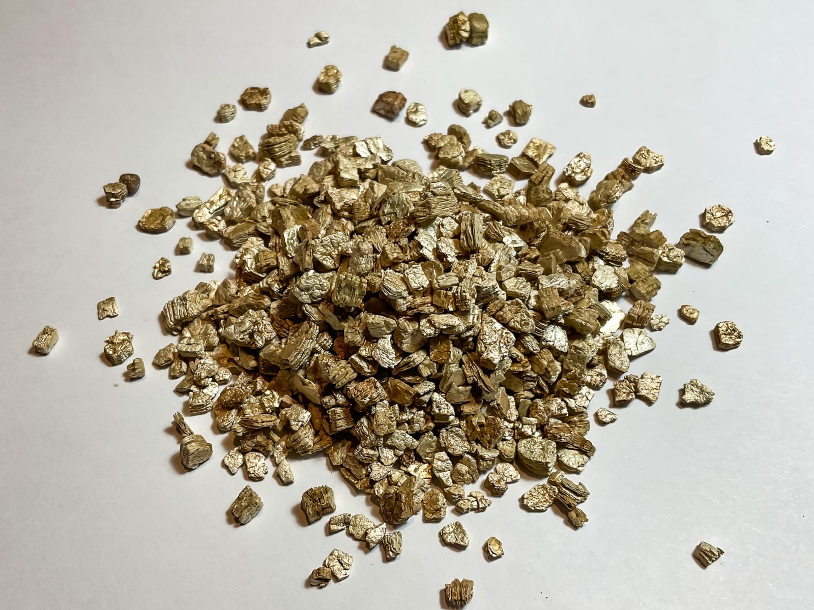 Vermiculit 1–5 mm Nahaufnahme – mineralisches Granulat für Substratmischungen