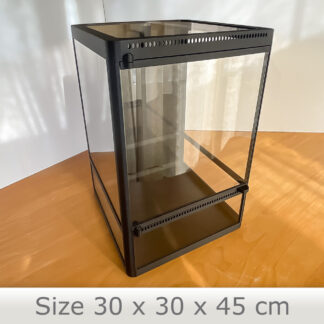 Geräumiges, handgefertigtes Terrarium – ideal als Florarium oder Tropikarium für tropische Pflanzen und stilvolle Pflanzendisplays.