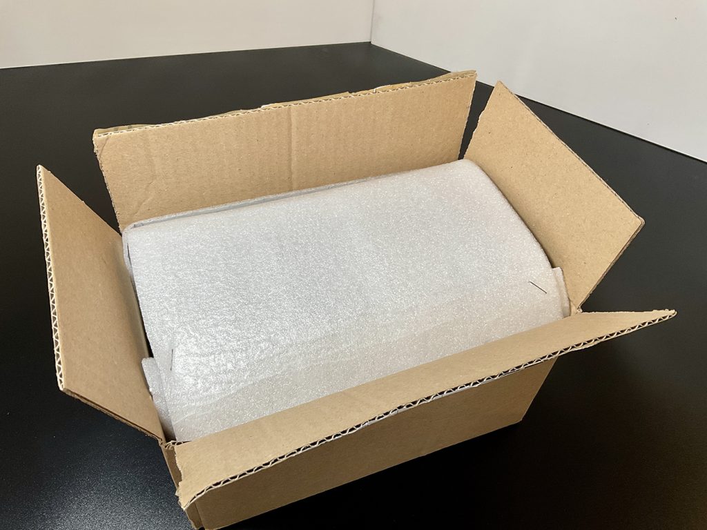 Versandkarton mit isolierter Pflanzenverpackung – sicherer Transport von Terrariumpflanzen